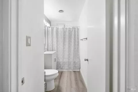 Bath - 116 Manhattan Dr, Vallejo, CA 94591 photo 2 of 4