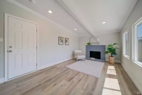 Living - 1207 E Tennessee St, Fairfield, CA 94533 photo 6 of 7
