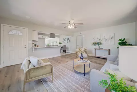 Living - 1207 E Tennessee St, Fairfield, CA 94533 photo 4 of 7