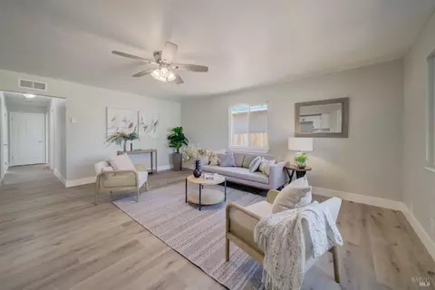 Living - 1207 E Tennessee St, Fairfield, CA 94533 photo 3 of 7