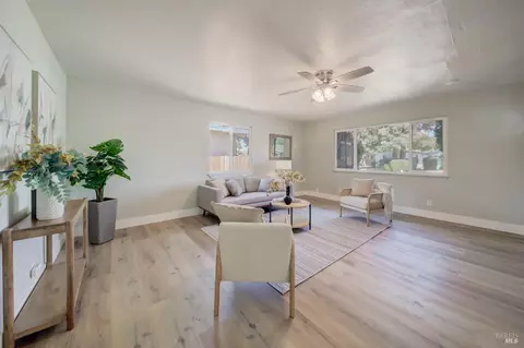 Living - 1207 E Tennessee St, Fairfield, CA 94533 photo 5 of 7
