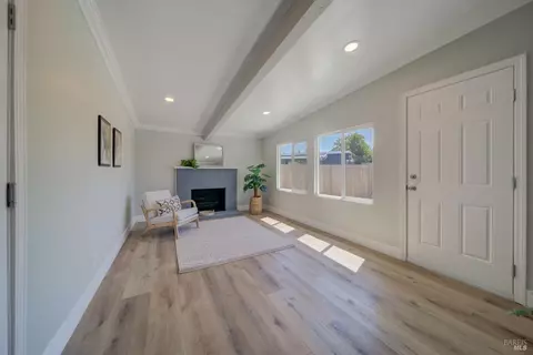 Living - 1207 E Tennessee St, Fairfield, CA 94533 photo 2 of 7