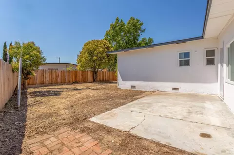 Exterior - 1207 E Tennessee St, Fairfield, CA 94533 photo 1 of 6