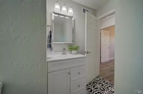 Bath - 1207 E Tennessee St, Fairfield, CA 94533 photo 2 of 3