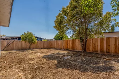 Exterior - 1207 E Tennessee St, Fairfield, CA 94533 photo 4 of 6