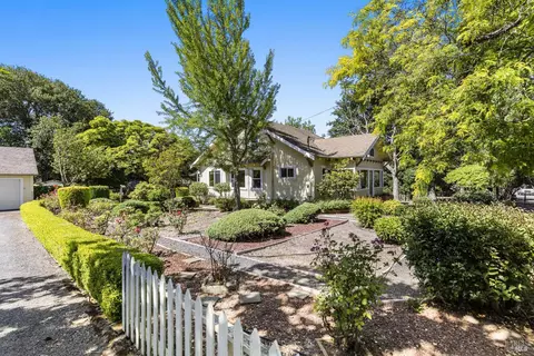 2705 Roblar Rd, Petaluma, CA 94952