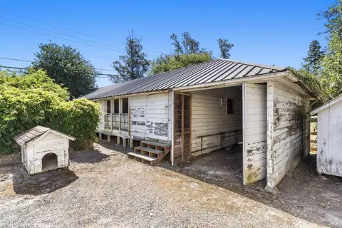 Exterior - 2705 Roblar Rd, Petaluma, CA 94952 photo 15 of 16