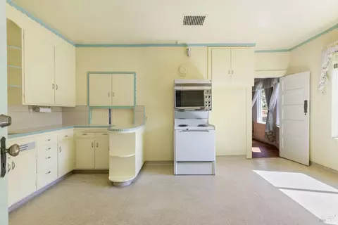 Kitchen - 2705 Roblar Rd, Petaluma, CA 94952 photo 2 of 3