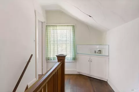 Entry Way - 2705 Roblar Rd, Petaluma, CA 94952 photo 2 of 2