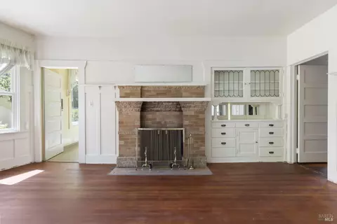 Living - 2705 Roblar Rd, Petaluma, CA 94952 photo 2 of 4