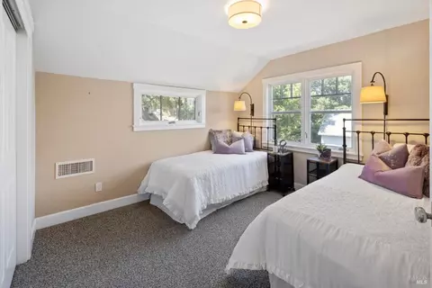 Bedroom - 910 Sanitarium Rd, Deer Park, CA 94576 photo 9 of 15