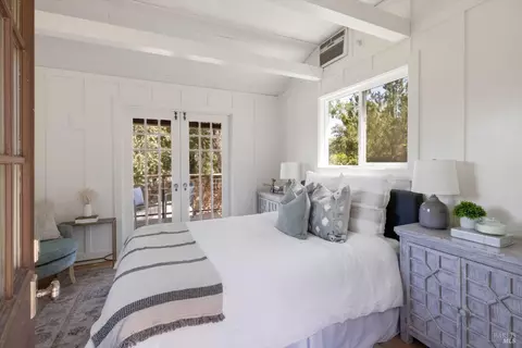 Bedroom - 910 Sanitarium Rd, Deer Park, CA 94576 photo 14 of 15