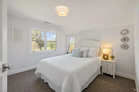 Bedroom - 910 Sanitarium Rd, Deer Park, CA 94576 photo 11 of 15