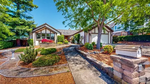 11 Sunnyslope Ct, Petaluma, CA 94952