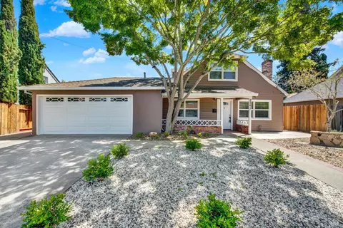 2561 Dorset St, Napa, CA 94558