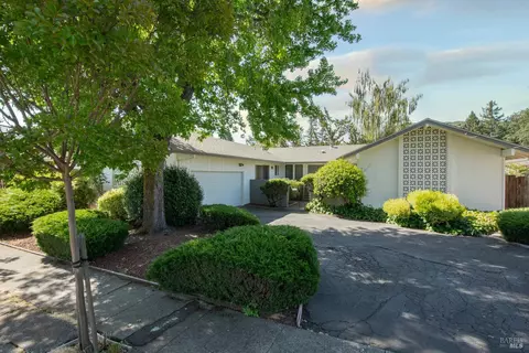 2232 Gainsborough Ave, Santa Rosa, CA 95405