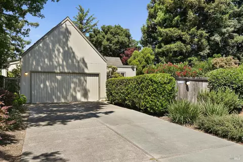 110 Calle Merlot, Sonoma, CA 95476