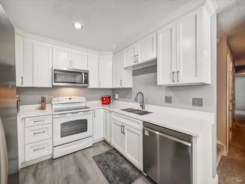 1158 Hartford Pl, Fairfield, CA 94534