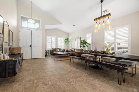 Entry Way - 965 Griffith Dr, Dixon, CA 95620 photo 3 of 5