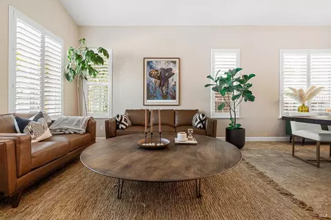 Living - 965 Griffith Dr, Dixon, CA 95620 photo 2 of 5