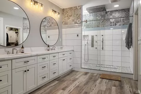Bath - 965 Griffith Dr, Dixon, CA 95620 photo 2 of 5