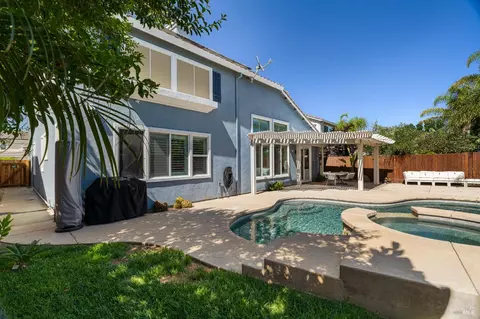 Exterior - 965 Griffith Dr, Dixon, CA 95620 photo 5 of 13