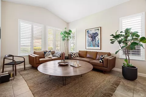Living - 965 Griffith Dr, Dixon, CA 95620 photo 1 of 5