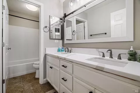 Bath - 965 Griffith Dr, Dixon, CA 95620 photo 5 of 5