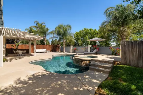 Exterior - 965 Griffith Dr, Dixon, CA 95620 photo 6 of 13