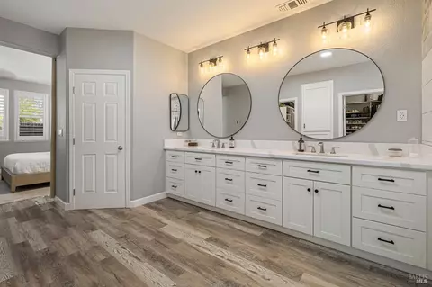 Bath - 965 Griffith Dr, Dixon, CA 95620 photo 1 of 5