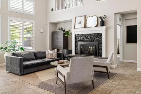Living - 965 Griffith Dr, Dixon, CA 95620 photo 4 of 5
