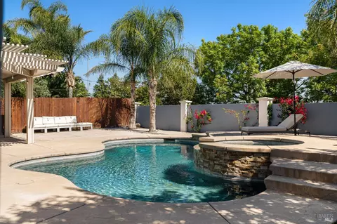Exterior - 965 Griffith Dr, Dixon, CA 95620 photo 7 of 13