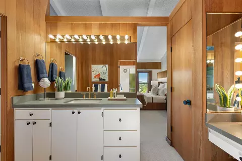 Bath - 42 Eagle Dr, Novato, CA 94949 photo 2 of 8