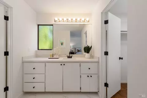 Bath - 42 Eagle Dr, Novato, CA 94949 photo 6 of 8