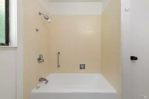 Bath - 42 Eagle Dr, Novato, CA 94949 photo 5 of 8