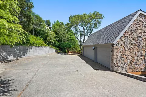 Exterior - 42 Eagle Dr, Novato, CA 94949 photo 16 of 17