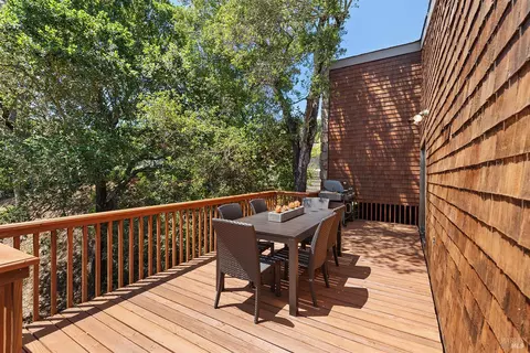 Exterior - 42 Eagle Dr, Novato, CA 94949 photo 5 of 17
