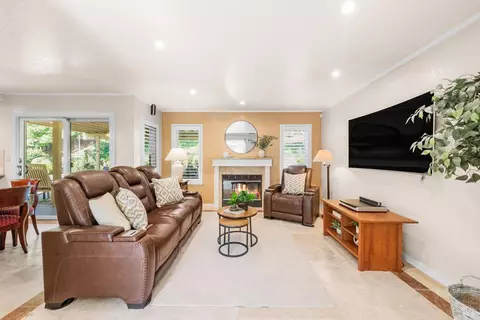 Living - 603 Rambleton Dr, Vacaville, CA 95688 photo 5 of 8