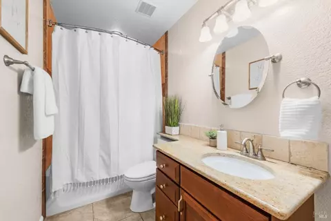 Bath - 603 Rambleton Dr, Vacaville, CA 95688 photo 9 of 10