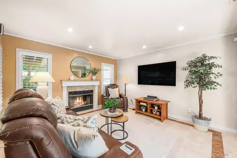 Living - 603 Rambleton Dr, Vacaville, CA 95688 photo 6 of 8