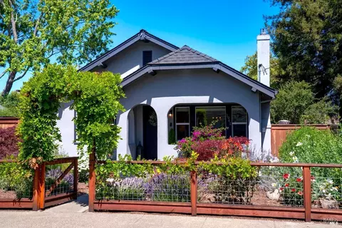 1941 Belmont Ct, Santa Rosa, CA 95404