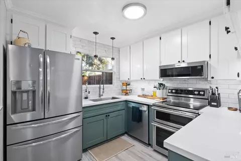 711 Racquet Club Cir, Rohnert Park, CA 94928