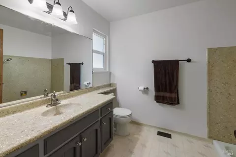 Bath - 5202 Poplar Rd, Vacaville, CA 95687 photo 3 of 3