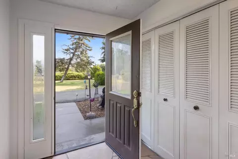 Entry Way - 5202 Poplar Rd, Vacaville, CA 95687 photo 3 of 4