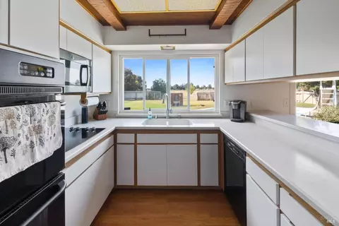 Kitchen - 5202 Poplar Rd, Vacaville, CA 95687 photo 2 of 5