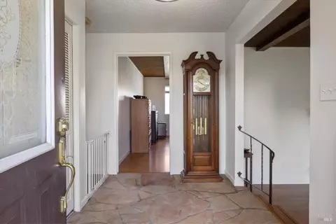 Entry Way - 5202 Poplar Rd, Vacaville, CA 95687 photo 2 of 4