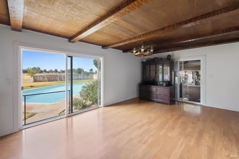 Living - 5202 Poplar Rd, Vacaville, CA 95687 photo 5 of 6