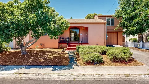 312 12th St, Petaluma, CA 94952