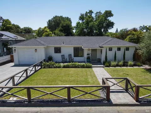 2023 Evelyn Dr, Santa Rosa, CA 95404