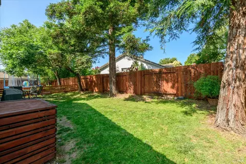 Exterior - 805 Bounds Dr, Dixon, CA 95620 photo 6 of 14